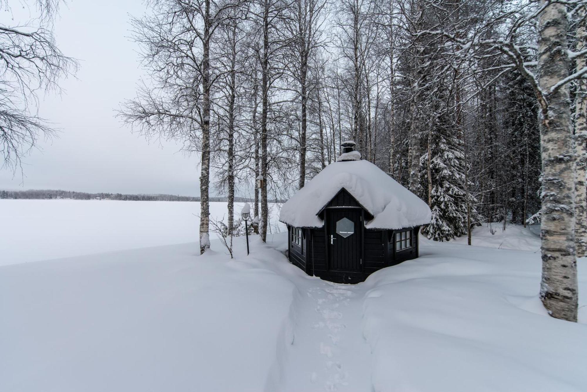 Laehderinne - 2 Bedroom Log Cabin, Private Beach, Wifi & Sauna Puolanka Exterior photo